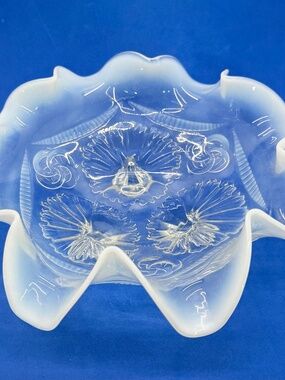Northwood Ruffles and Rings Footed Glass Bowl